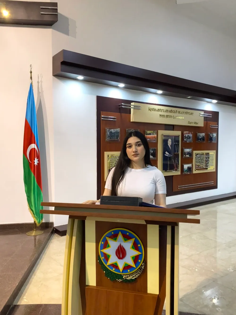 Zəhra Abbasova — Tarix müəllimi, Bakı