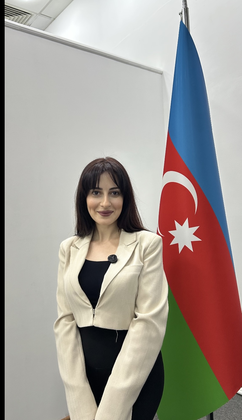 Gülnarə Həsənli — İngilis dili müəllimi, Bakı