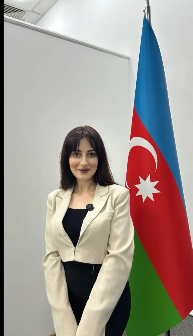 Gülnarə Həsənli — İngilis dili müəllimi