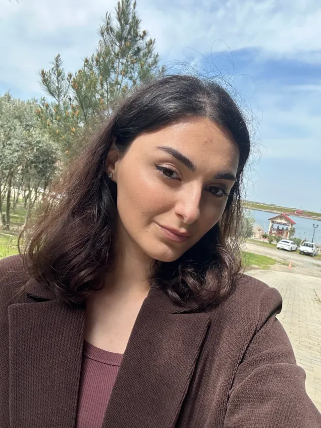 Zinyət Haciyeva — Riyaziyyat müəllimi, Bakı